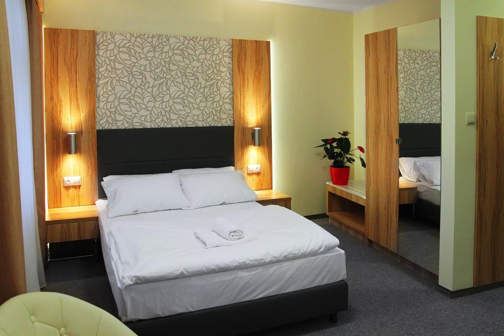 Hotel Przy Baszcie Legnica Ruang foto